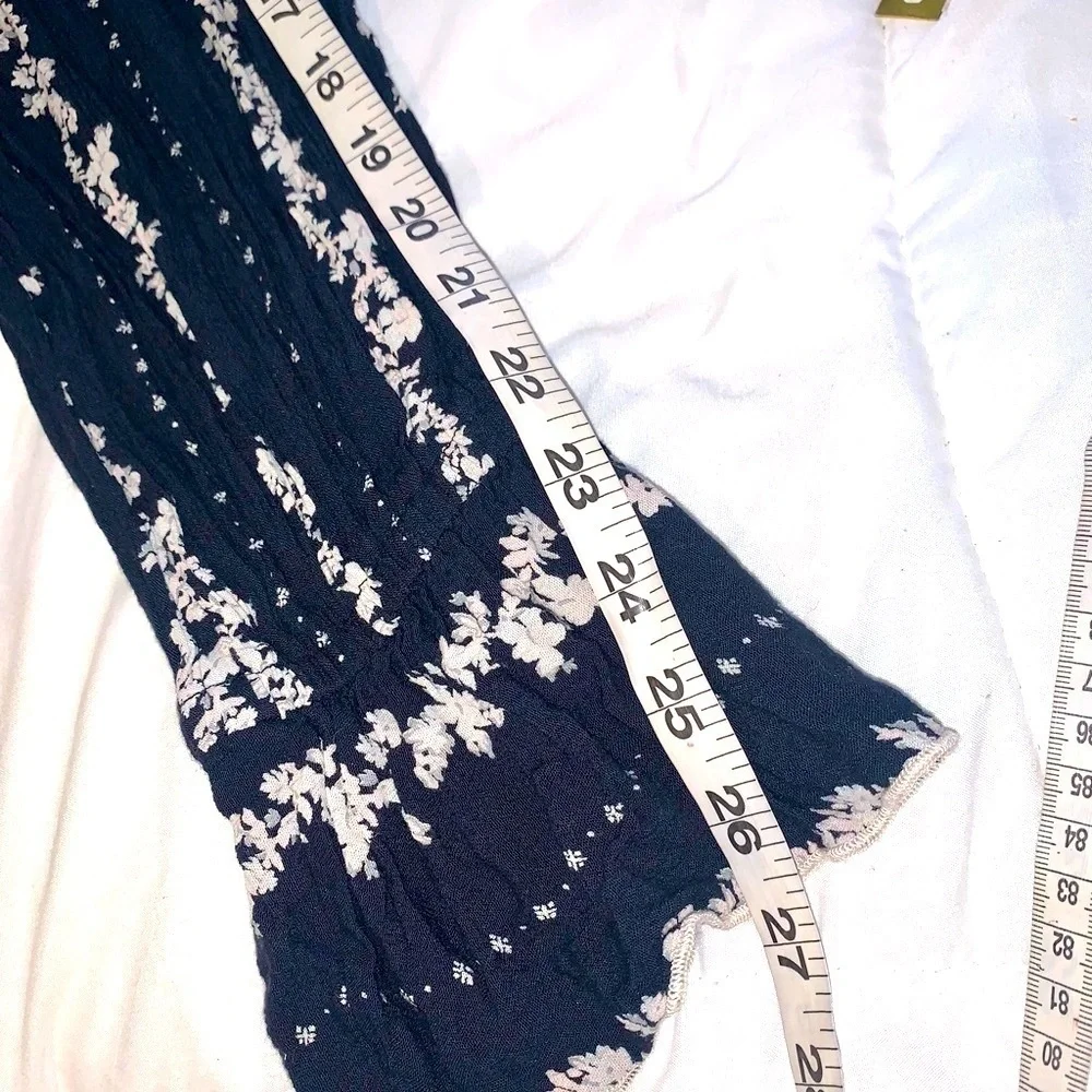 Free People ruffled long sleeve crop blouse Navy Blue and off white Large